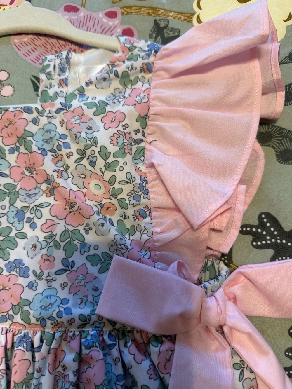 Girls 2T pink floral ruffle dress with side bows